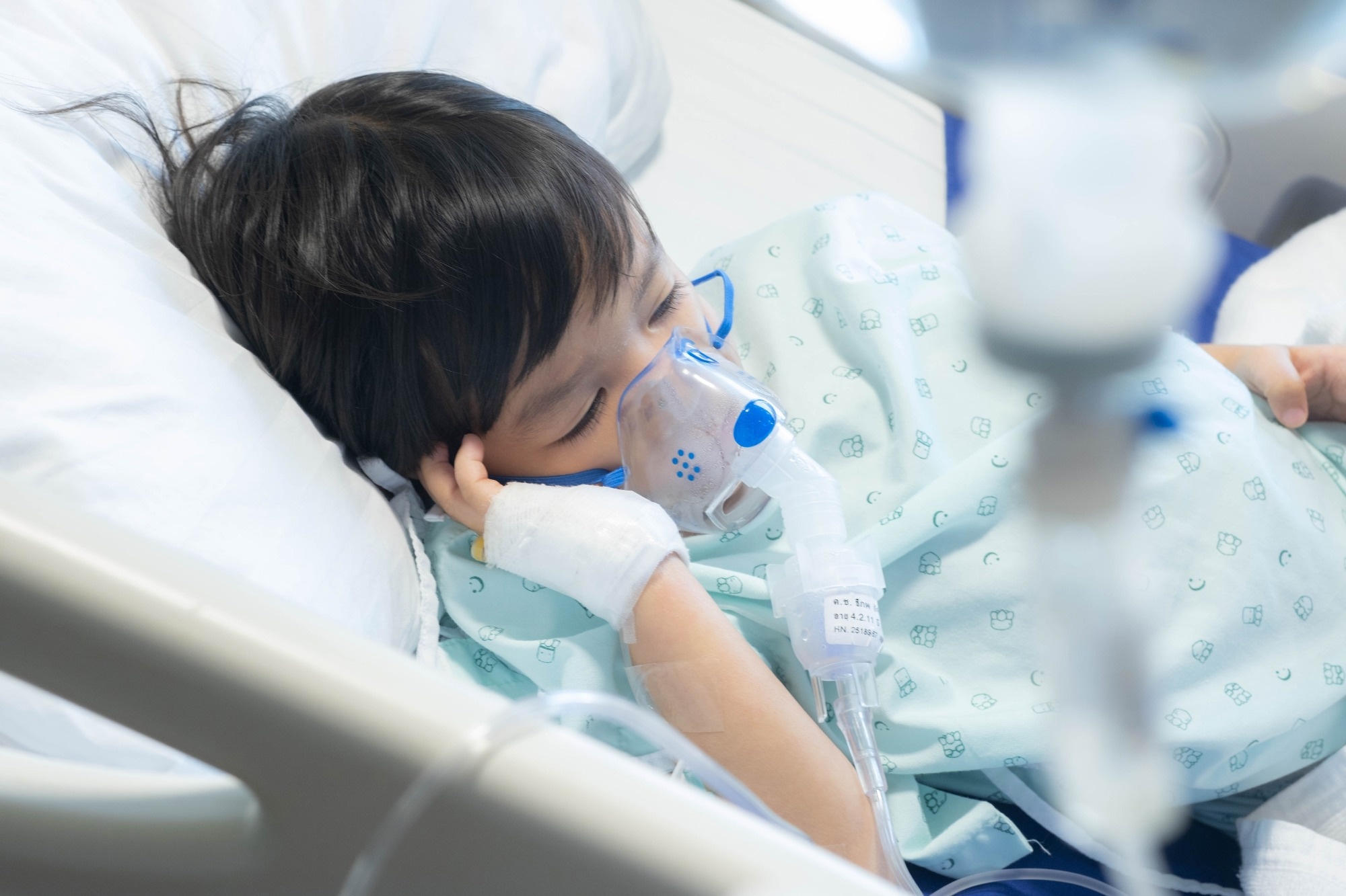 Lettre de recherche: Administration Nirsevimab et hospitalisation RSV au cours de la saison 2024-2025. Cr&eacute;dit d'image: Bonn_a / Shutterstock