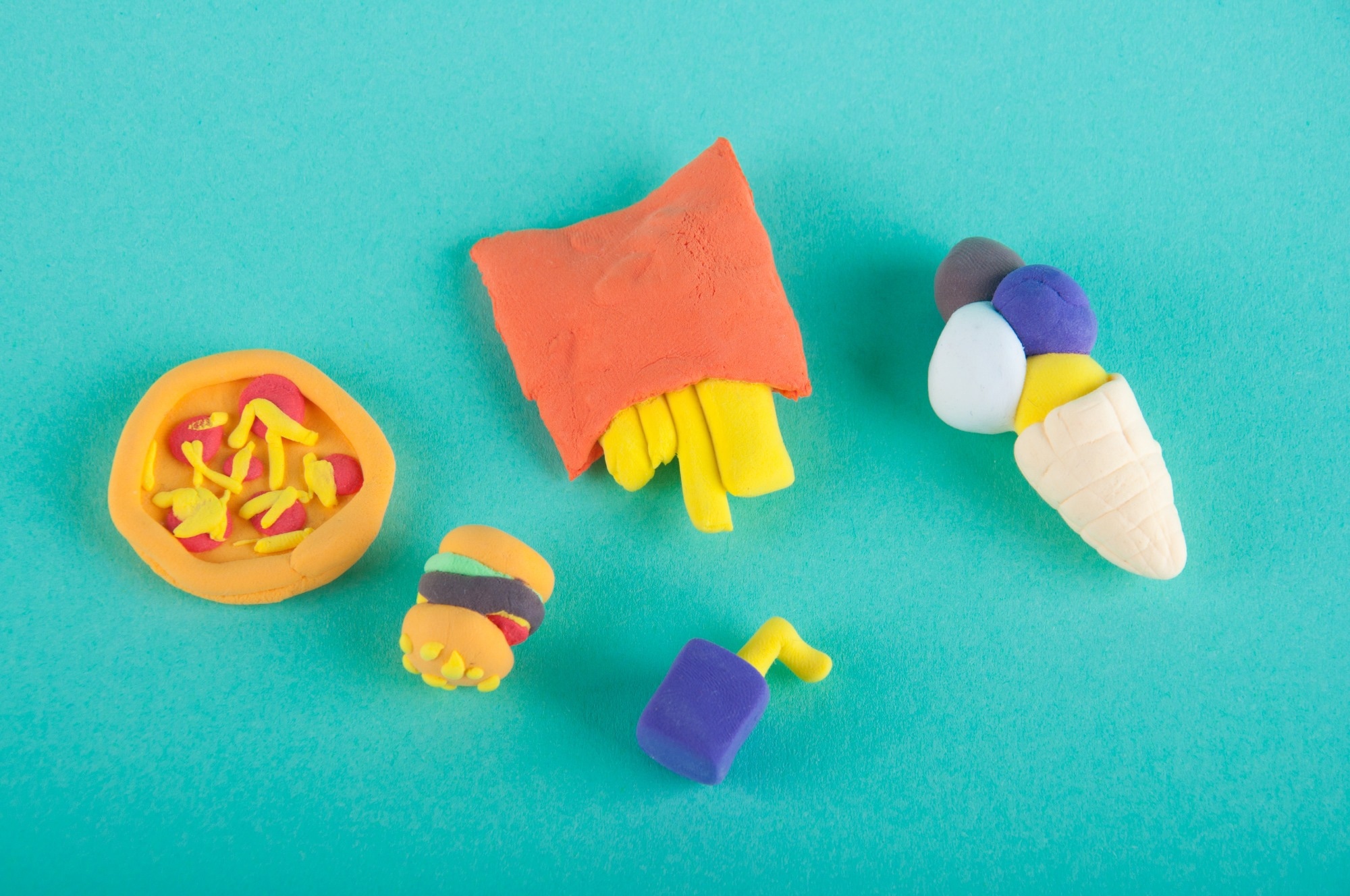 &Eacute;tude : Une consommation plus &eacute;lev&eacute;e d&rsquo;aliments ultra-transform&eacute;s est associ&eacute;e &agrave; des sympt&ocirc;mes de troubles de l&rsquo;alimentation et &agrave; une alimentation de mauvaise qualit&eacute; chez les adultes ob&egrave;ses. Cr&eacute;dit d'image : Inna Tarnavska/Shutterstock